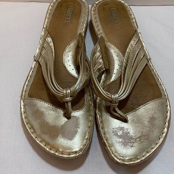 Born size 10 gold sandals with slight heel - Picture 1 of 10